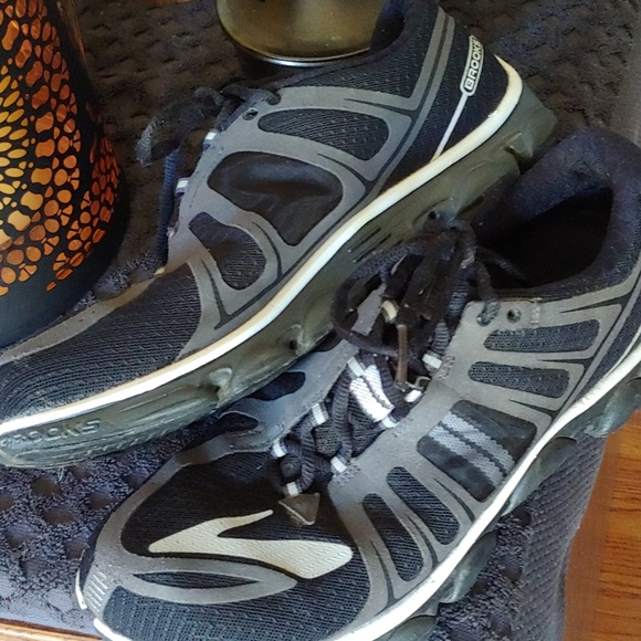 Like New Brooks PureFlow sneaker mens sz. 9.5M - Picture 10 of 14